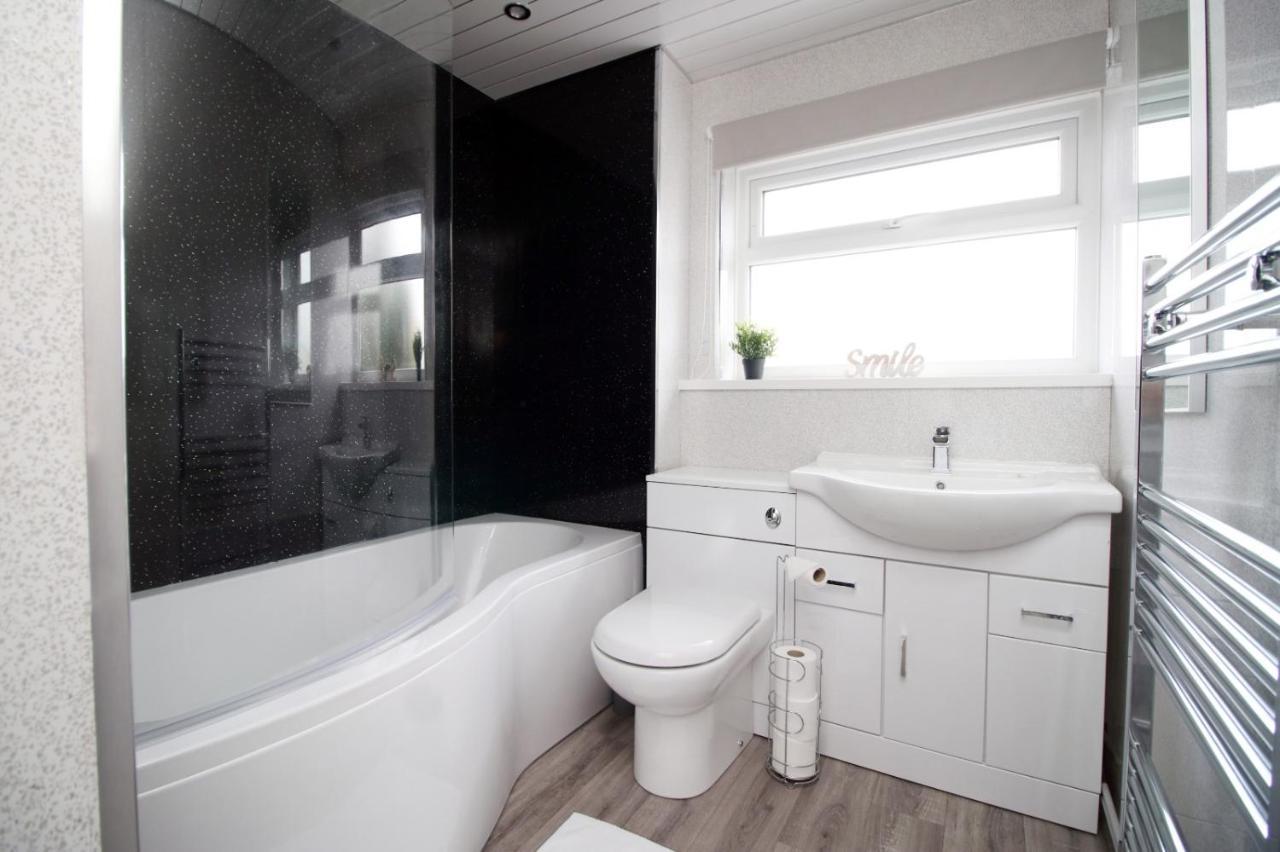 Family Home In The Charming Coastal Town Of Barry Extérieur photo